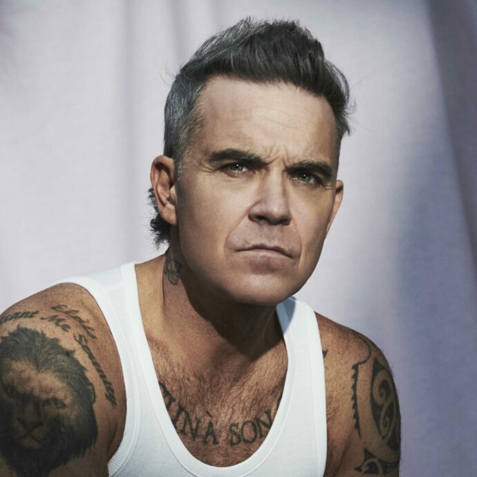 “Incredibile, festeggio con Coca e insalata”: Robbie Williams supera i Beatles in Gran Bretagna. È l’artista con il maggior numero di album al numero uno in classifica