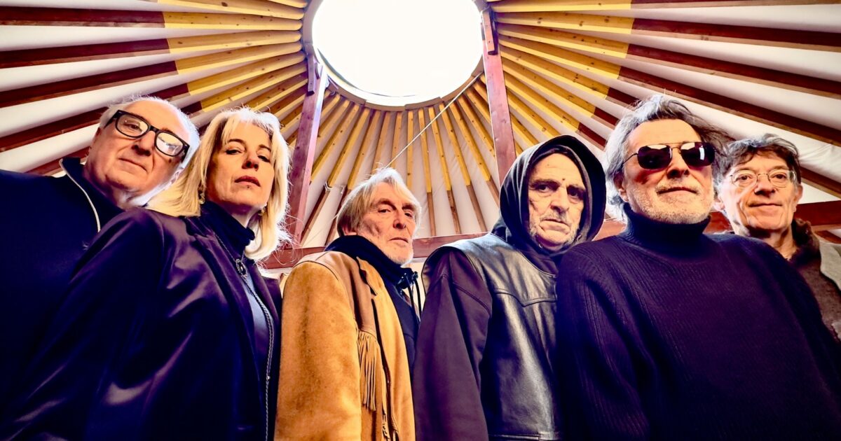 “Siamo abbastanza vecchi per non farci entusiasmare troppo dalla meraviglia o farci abbattere dalla miseria”: dopo 25 anni i C.S.I. tornano insieme