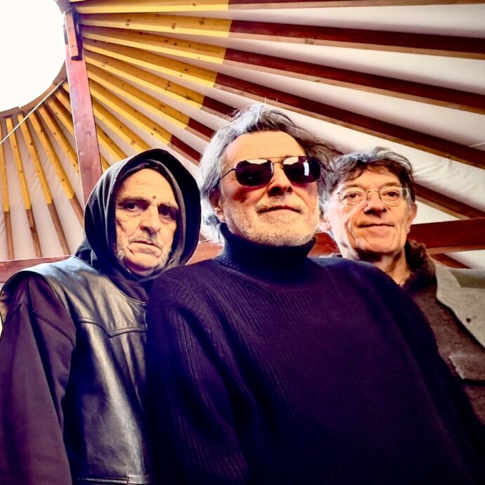 “Siamo abbastanza vecchi per non farci entusiasmare troppo dalla meraviglia o farci abbattere dalla miseria”: dopo 25 anni i C.S.I. tornano insieme