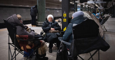 Copertina di Attacchi su Kiev e Kharkiv mentre proseguono i colloqui di Abu Dhabi tra ucraini e russi. Che pretendono il Donbass