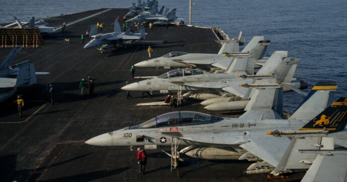 Voli cancellati, Israele in “stato di allerta” e il risiko dell’esercito Usa: crescono i timori per l’opzione militare in Iran