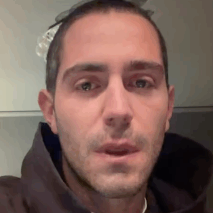 “Mi ha distrutto il cuore. Una ragazza mi ha avvicinato al parco e mi ha chiesto aiuto perché vittima di insulti razzisti”: Tommaso Zorzi in lacrime – IL VIDEO