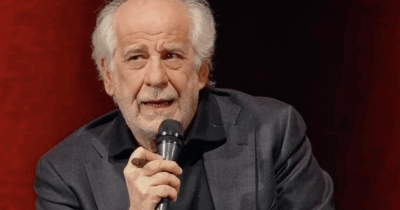 Copertina di “Ho paura di volare, così prendo pasticche e gin tonic. Controllo sempre i movimenti del comandante se va al cesso o prende il caffè”: lo rivela Toni Servillo