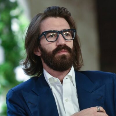 Copertina di Leonardo Maria Del Vecchio fa un incidente in Ferrari e prima che arrivi la polizia si fa sostituire alla guida da un dipendente