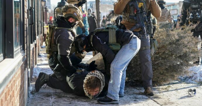 Crimini dell’Ice, l’avvocata specializzata in diritti umani: “L’obiettivo ormai sono i volontari”