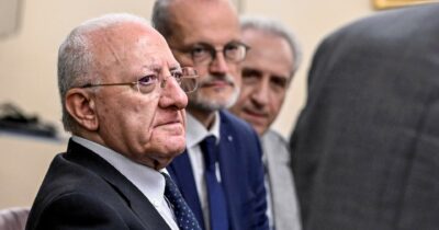 Copertina di E De Luca si pentì di aver cacciato  il direttore dell’Asl