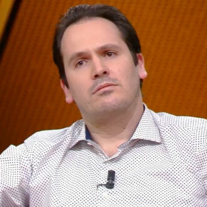 “Non curiosavo tra le foto di Chiara Poggi sul suo computer. Io e Marco siamo ancora amici, ci siamo sentiti 3 settimane fa. Se mi sento una vittima? Sì”: Andrea Sempio si racconta a Quarto Grado