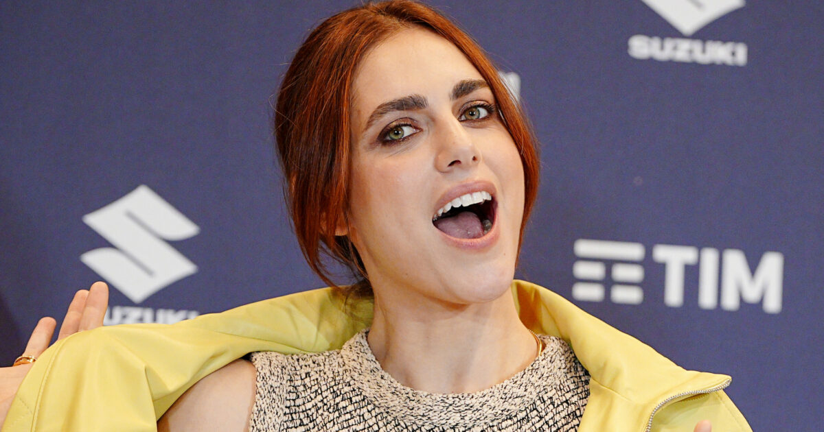 “Da bimba tagliavo il grembiule in piccole strisce e poi le gettavo nei bagni della scuola allagandoli. Bevevo acqua gassata per vederla uscire a fiotti dal naso”: così Miriam Leone