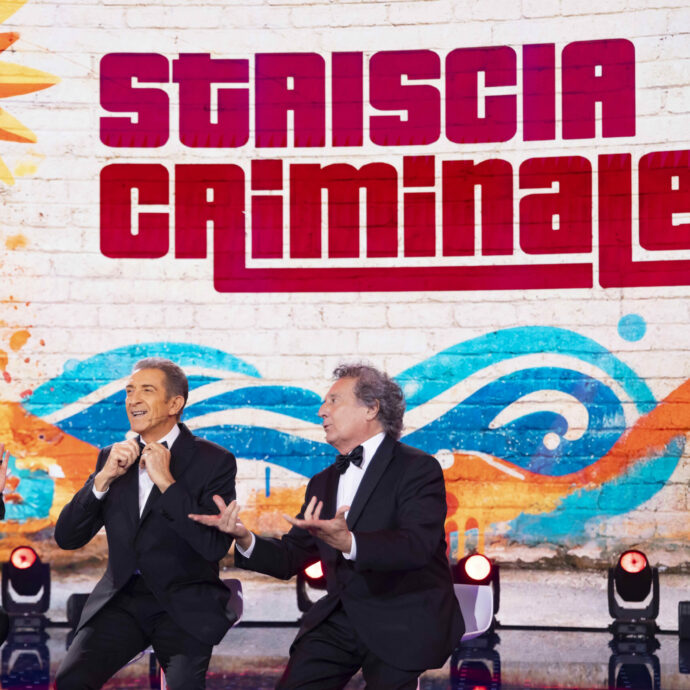 “Bisogna dire che se finisce in un incidente, sotto una moto, Nuzzi può solo che migliorare! Mica peggiora”: la battuta di Ezio Greggio scatena i commenti social