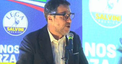 Copertina di Salvini irritato rivendica l’incontro con lo xenofobo Robinson: “Vedo chi fico secco voglio” – Video