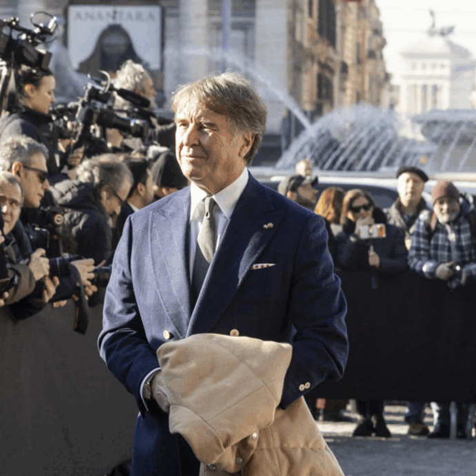 “Valentino indossava i nostri capi e scherzava mi fai un po’ di conto?”: Cucinelli ricorda lo stilista. La replica di Giammetti: “Mai conosciuto né chiamato”