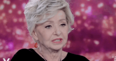 Copertina di “Ho fatto gli esami e il tumore al pancreas non si è ridotto. Speravo andasse meglio, invece ho ripreso a fare la chemioterapia”: così Enrica Bonaccorti