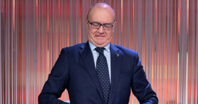 Copertina di Valditara nega, però i pro sì sono nelle scuole