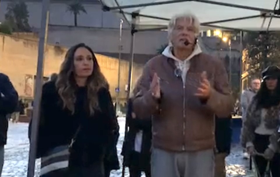 “Ci sono tre inchieste aperte da tre anni, c’è chi vorrebbe fare qualcosa ma sembrano impantanati. C’è questa volontà di spostare l’attenzione da parte dell’inchiesta vaticana”: il sit in di Pietro Orlandi “Ci sono tre inchieste aperte da tre anni, c’è chi vorrebbe fare qualcosa ma sembrano impantanati. C’è questa volontà di spostare l’attenzione da parte dell’inchiesta vaticana”: il sit in di Pietro Orlandi