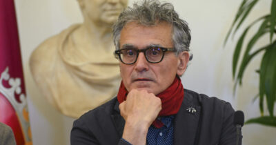 Copertina di “A cosa serve la strage di Sant’Anna se la nostra memoria è solo vittimista e si ignorano i morti degli altri?”: intervista a Lorenzo Guadagnucci