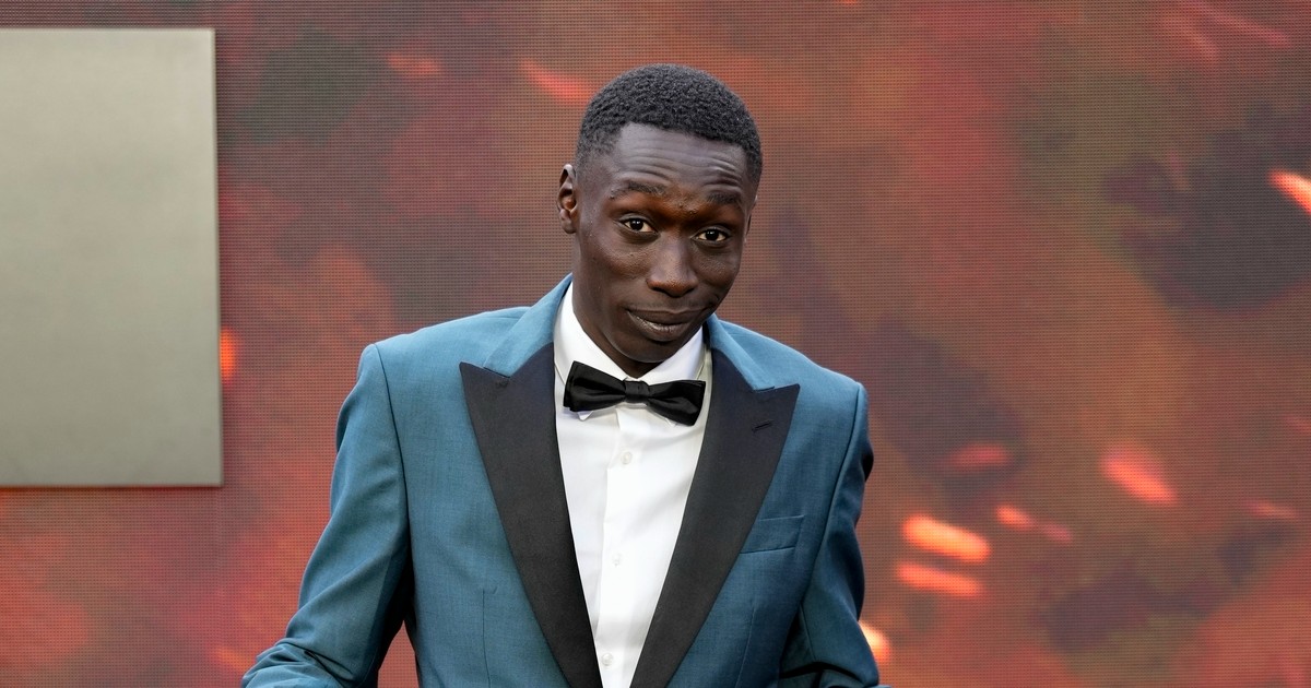 “Khaby Lame ha venduto la propria società per quasi un miliardo di dollari. È già pronto il suo gemello virtuale creato con l’IA”: scossone nel mondo dei creator