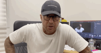 Copertina di “Falsissimo non sarà su Signorini perché il giudice me lo ha impedito, ma stasera parlerò di Mediaset e i Berlusconi”: Fabrizio Corona furibondo