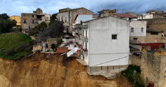 Copertina di A Niscemi le case sull’orlo del precipizio dopo la frana: il video girato dal drone