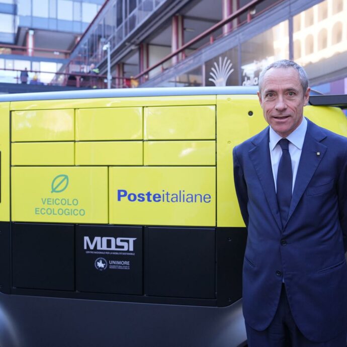 Arriva in Italia BOXi, il primo robot-postino: come funziona e da quando inizierà a consegnare lettere e pacchi