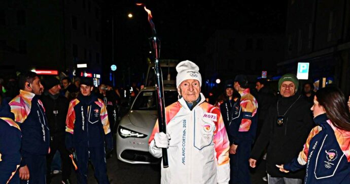 “A 92 anni lasciato da solo per strada”: il caso di Abdon Pamich, pluricampione olimpico e tedoforo di Milano-Cortina. La Fondazione: “È stata una sua scelta”