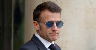 Copertina di Macron vuole vietare i social agli under 15