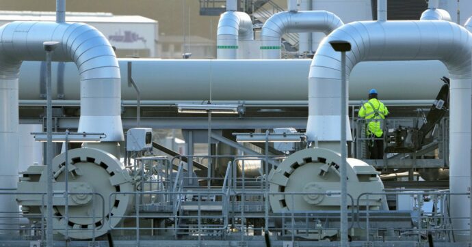 L’Ue vota l’addio definitivo al gas russo. Orbán: “Faremo ricorso”