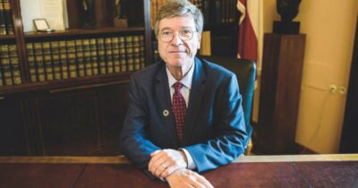 Copertina di Minneapolis, Jeffrey Sachs: “Gli Stati Uniti ormai sono già in una fase post-costituzionale”