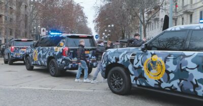 Copertina di Il Qatar “invade” Milano: la sfilata dei suoi blindati. L’Italia ha previsto seimila uomini e 114 milioni per la sicurezza, ma non bastano