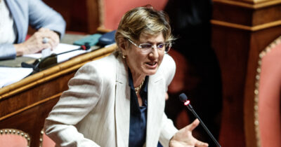 Copertina di Ddl stupri, adottata come testo base la proposta di Bongiorno che elimina il “consenso”. Insorgono le opposizioni