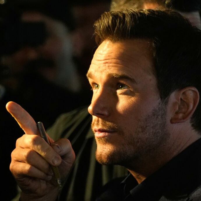 “C’è un aumento di ansia e autolesionismo nei ragazzi. I genitori fanno danni quando espongono i propri figli ai social media e agli schermi digitali”: così Chris Pratt