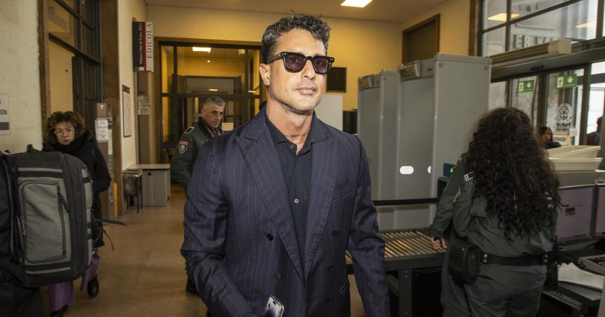 L’affondo di Mediaset contro Fabrizio Corona: “Lucra attraverso l’insulto. Libertà di espressione non è libertà di diffamare”