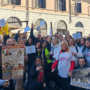 Copertina di Roma, i caregiver famigliari in piazza contro il ddl del governo: “Stanchi di elemosinare briciole”
