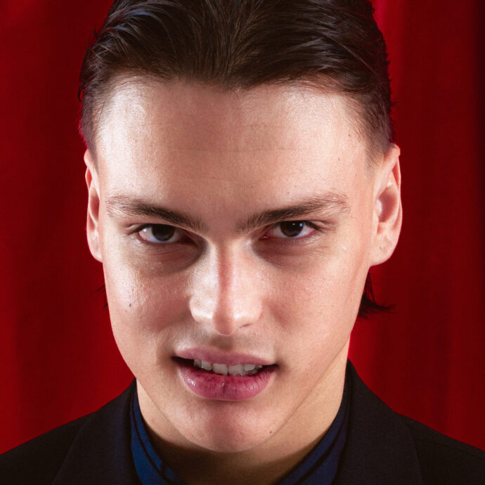 “Mi metto in una bara per esorcizzare le aspettative nei miei confronti. Ora la gente mi considera un supereroe, ma non sono Gesù Cristo”: parla Kid Yugi