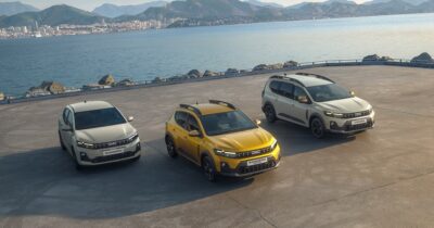 Copertina di Dacia Sandero 2026, più tecnologia ma stesso prezzo furbo. In arrivo anche con il full hybrid – FOTO