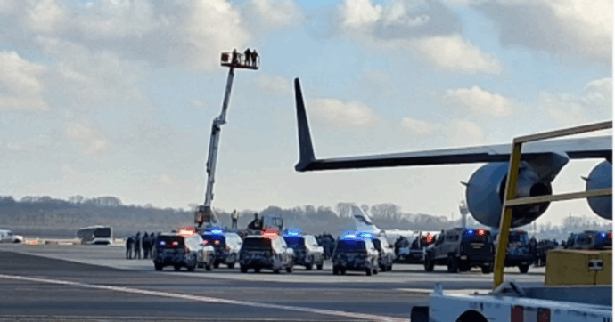 Olimpiadi Milano-Cortina, l’aereo con il contingente del Qatar ha urtato una torre durante l’atterraggio a Malpensa