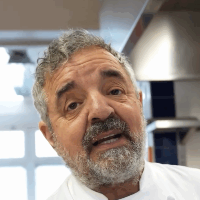 “I cuochi hanno un ego grosso come una casa. Noi amiamo molto cucinare per gli altri, ma molto spesso anche per compiacere noi stessi”: lo rivela chef Mauro Uliassi