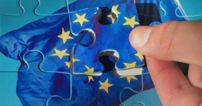 Copertina di Patrimoniale, tasse sulla casa, cripto: l’Europa va in ordine sparso e perde miliardi. Tridico: “Subito riforma fiscale”
