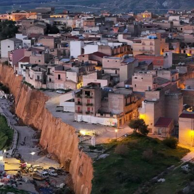 Copertina di A Niscemi  la frana  è instabile.  Mai usati i fondi già  stanziati