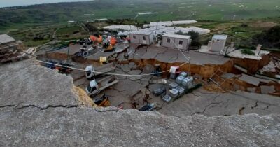 Copertina di “A Niscemi servivano misure  di mitigazione, pochi piani dopo il crollo del 1997”: intervista al geologo Giuseppe Collura