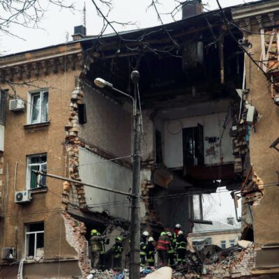 Copertina di Ft: “A Kiev garanzie  Usa solo se Zelensky   si ritira dal Donbass”