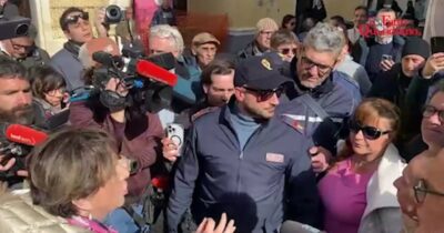 Copertina di La rabbia di Niscemi: “Dov’è lo Stato? I miliardi inviati da Roma sono stati utilizzati per il territorio?”