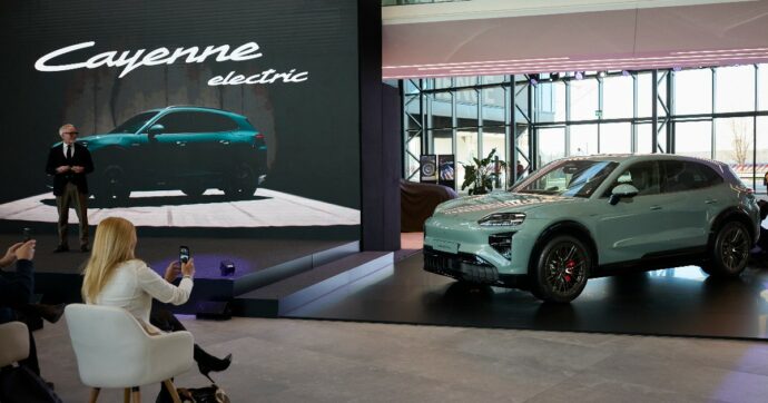 La Macan elettrica frena le vendite di Porsche Italia, meno 12% nel 2025