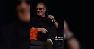 Copertina di “Bonjour”: Starmer “prende in giro” Macron e saluta indossando occhiali da sole – Video