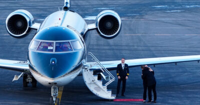 Copertina di Groenlandia, la tv pubblica: “Uno sconosciuto è salito sull’aereo della premier danese Frederiksen a Nuuk”