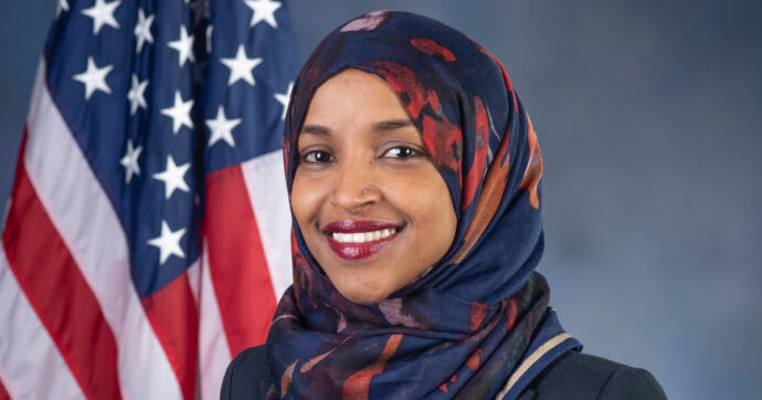 Chi è Ilhan Omar, la deputata dem aggredita a Minneapolis nel mirino di Trump. L’ultimo attacco 24 ore fa: “Non ama gli Usa”