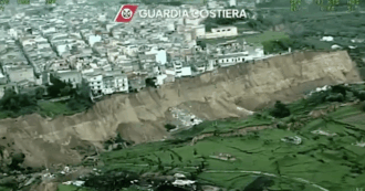 Copertina di Niscemi, il video della frana ripreso dall’elicottero della Guardia Costiera