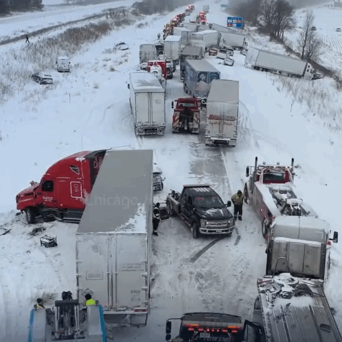 Maxi tamponamento con oltre 100 vetture coinvolte. La testimonianza di un automobilista: “Vedevo a malapena la macchina davanti alla mia, è stato spaventoso”