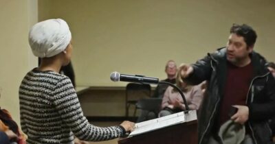 Copertina di La deputata democratica Omar aggredita con una siringa a Minneapolis: il video