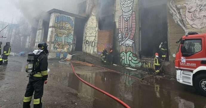 Erano bloccate da un incendio in un edificio abbandonato nel Milanese. Salvate quattro persone