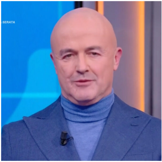 “Se Nuzzi avesse un incidente potrebbe solo migliorare”, così Ezio Greggio. Il giornalista risponde: “La satira in un Paese libero penso sia un esempio bellissimo di totale libertà”